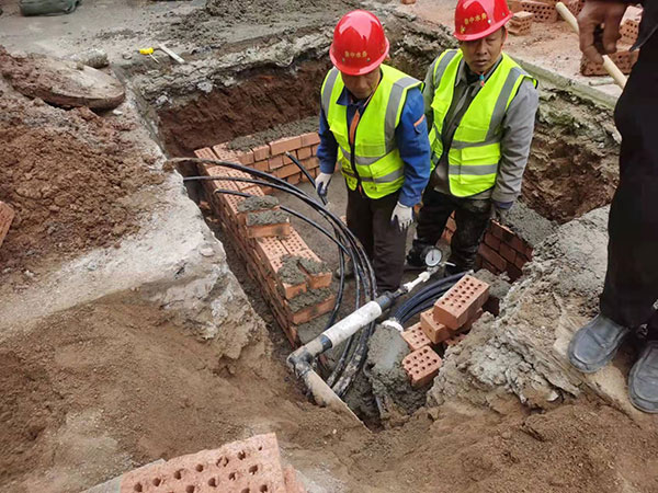 2021年11月濟南市萊蕪區老舊小區給水管道改造施工現場